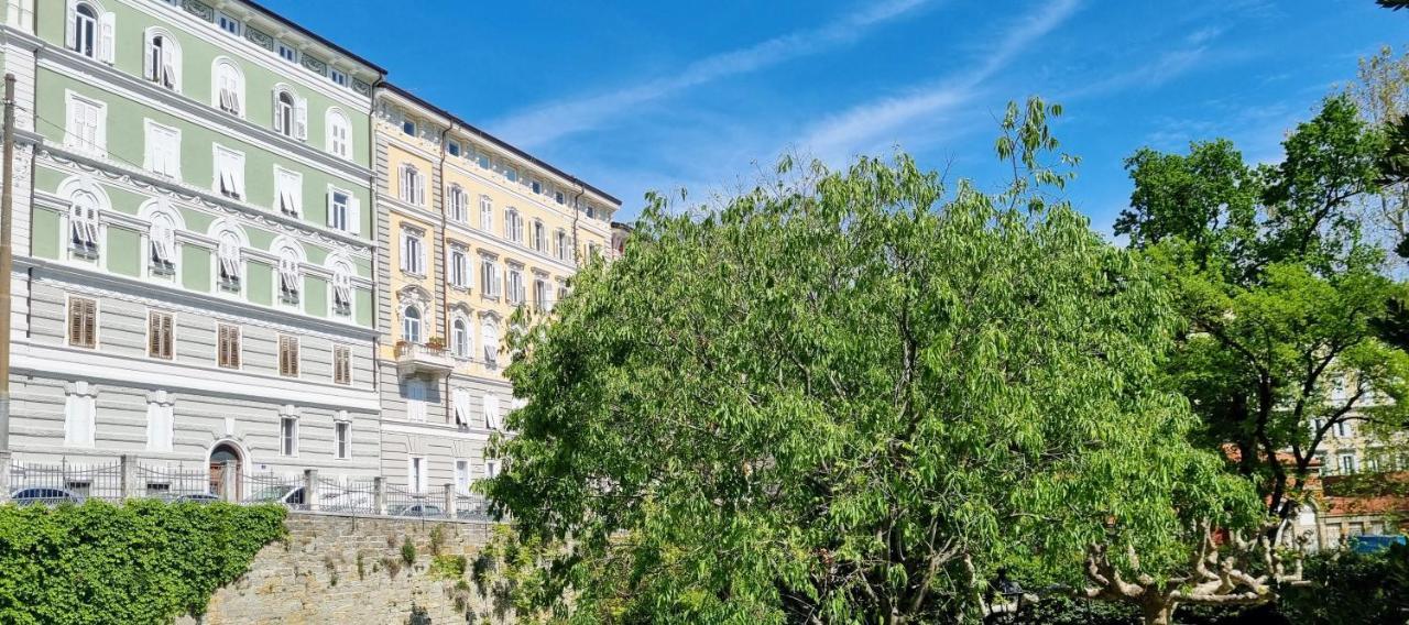 Central Park In Trieste Bagian luar foto